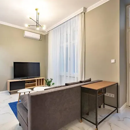 Daire Luxurious In The Heart Of